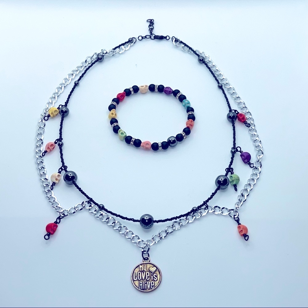 🎃bundle Hematite howlite skull necklace with matte onyx howlite skull bracelet